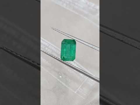 1.04ct Deep Green Natural Emerald Minor Oil Shiny Octagon Cut Gemstone