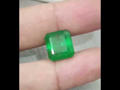 GSI Certified 10.59ct Swat Emerald Natural Vivid Deep Green earth mined Gemstone