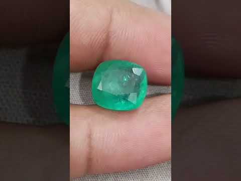 6.86ct Zambian Emerald, Natural Medium Green Stone