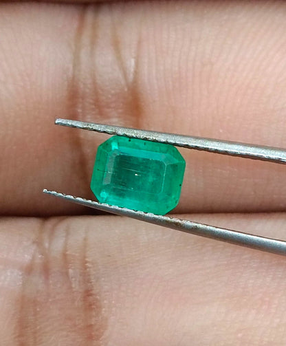 1.39ct Velvet Green Emerald , 100% Natural Earth mined Gemstone