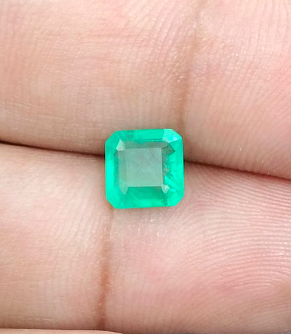 1.51ct Colombian Emerald, 100% Natural Earth Mined Gemstone.