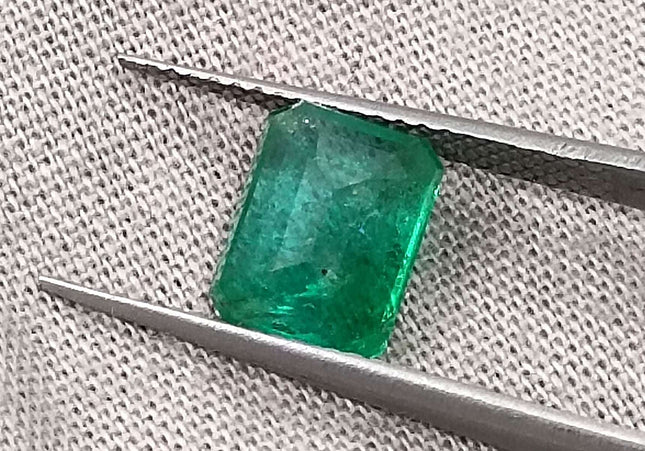 GSI Certified 1.76ct Medium Light Green Zambian Emerald Minor Oiled Loose Gemstone