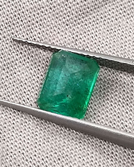 GSI Certified 1.76ct Medium Light Green Zambian Emerald Minor Oiled Loose Gemstone