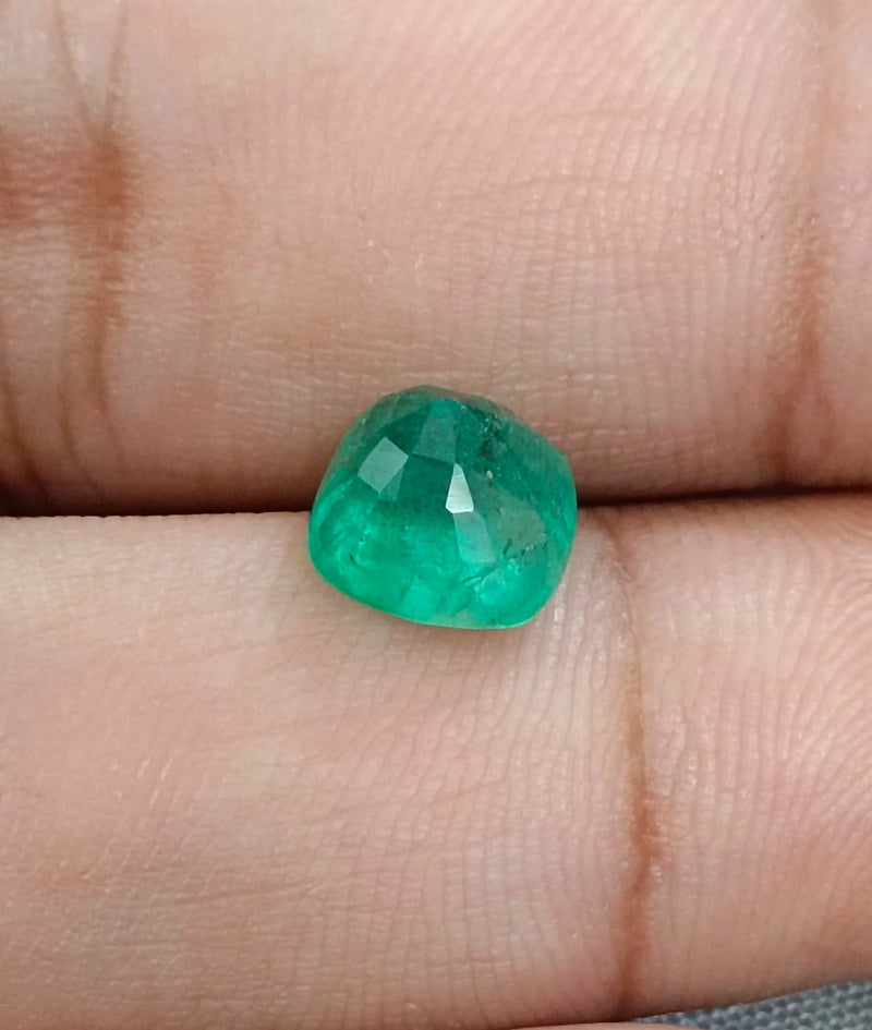 2.73ct Zambian Emerald , 100% Natural Earth Mined Gemstone.