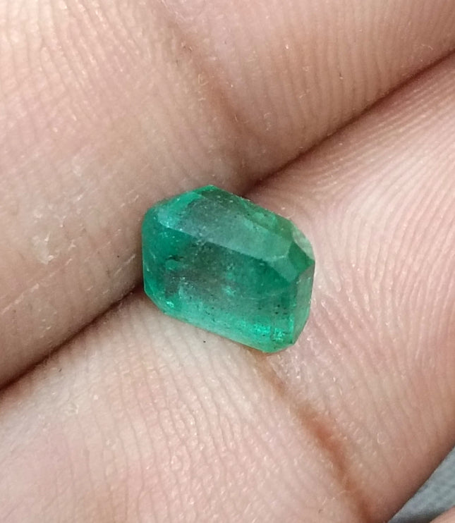 2.11ct Zambian Emerald , 100% Natural Earth Mined Gem.