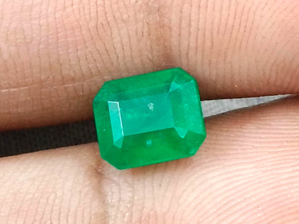 Swat Emerald 1.85ct Natural Certified Velvet Green Octagon Cut Loose Stone