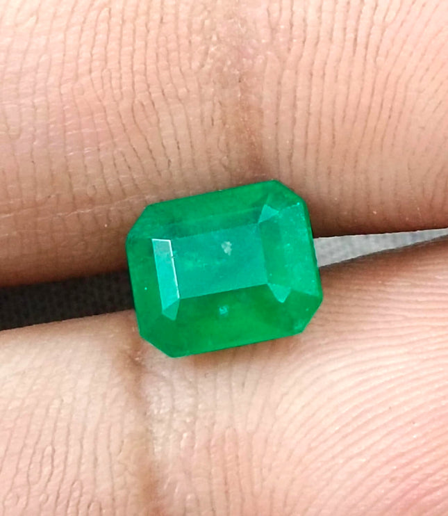 Swat Emerald 1.85ct Natural Certified Velvet Green Octagon Cut Loose Stone