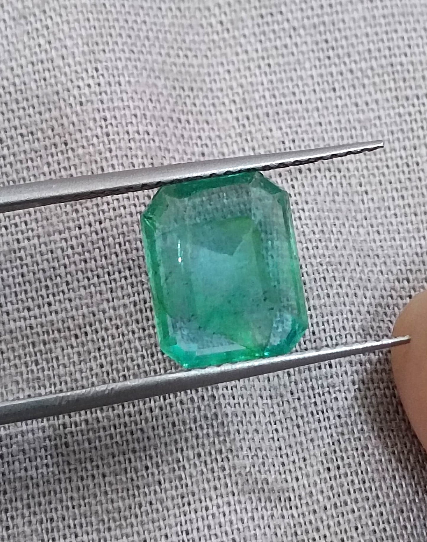 2.92ct Medium Green Zambian Emerald, 100% Natural Earth Mined Gemstone.