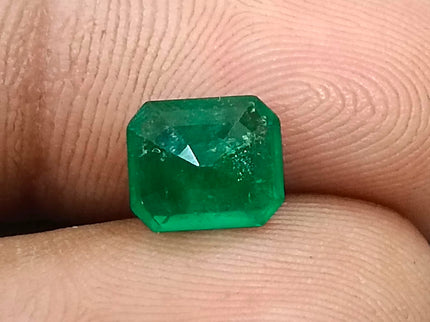 Swat Emerald 1.85ct Natural Certified Velvet Green Octagon Cut Loose Stone