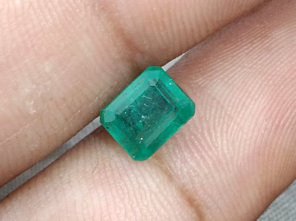 2.11ct Zambian Emerald , 100% Natural Earth Mined Gem.