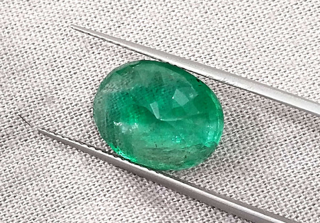 Big 5.72ct Swat Emerald, Vivid Green Oval Cut Minor Oiled Loose Gemstone
