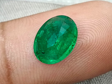 2.63ct Natural Emerald GSI Certified Top Vivid Green Zambian Oval Cut Gemstone