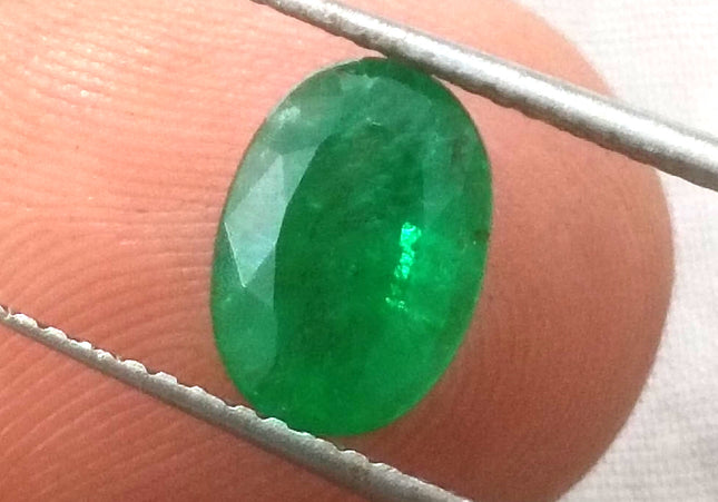 1.72ct GSI Certified Vivid Green Oval Cut Zambian Emerald Minor Oiled Loose Gemstone