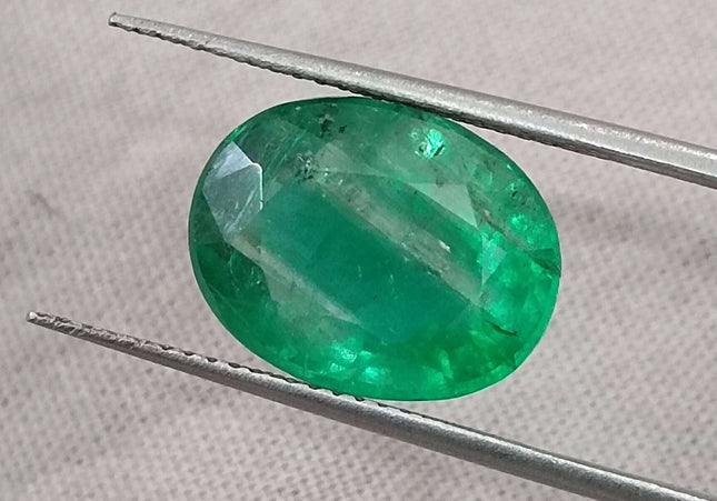 Big 5.72ct Swat Emerald, Vivid Green Oval Cut Minor Oiled Loose Gemstone