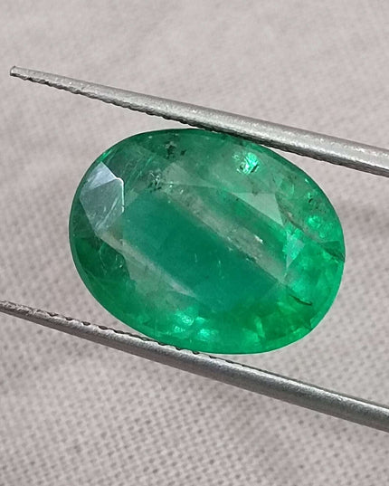 Big 5.72ct Swat Emerald, Vivid Green Oval Cut Minor Oiled Loose Gemstone