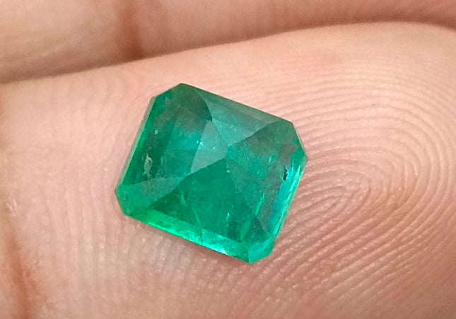GSI Certified 1.92ct Medium Intense Green Zambian Emerald Minor Oiled Loose Gemstone