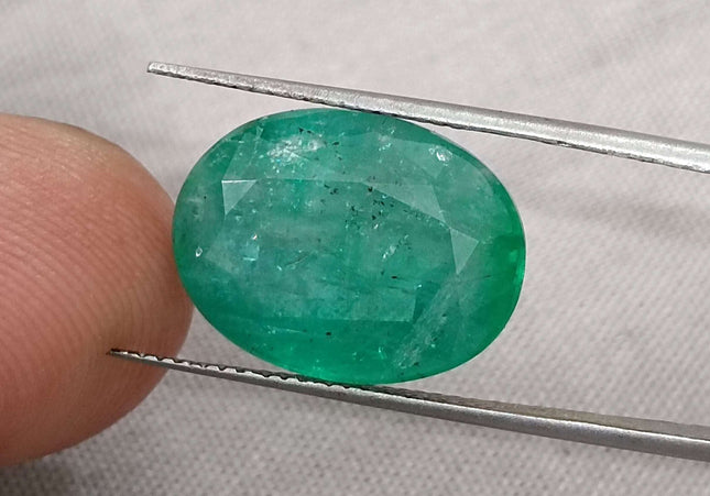 Big 10.20ct Zambian Emerald, Grass Green Oval cut Moderately Oiled Loose Gemstone.