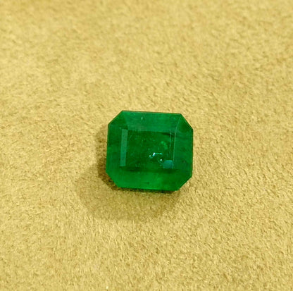 GSI Certified 3.87ct Deep Velvet Green Swat Emerald , 100% Natural Earth Mined Gemstone