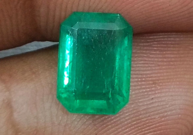3.95ct Vivid Medium Green Zambian Emerald Minor Oiled Loose Gemstone