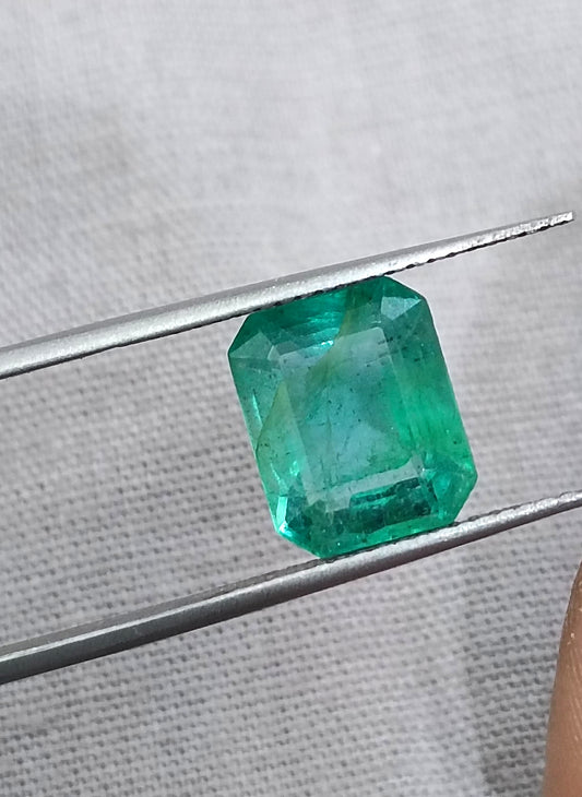 2.92ct Medium Green Zambian Emerald, 100% Natural Earth Mined Gemstone.