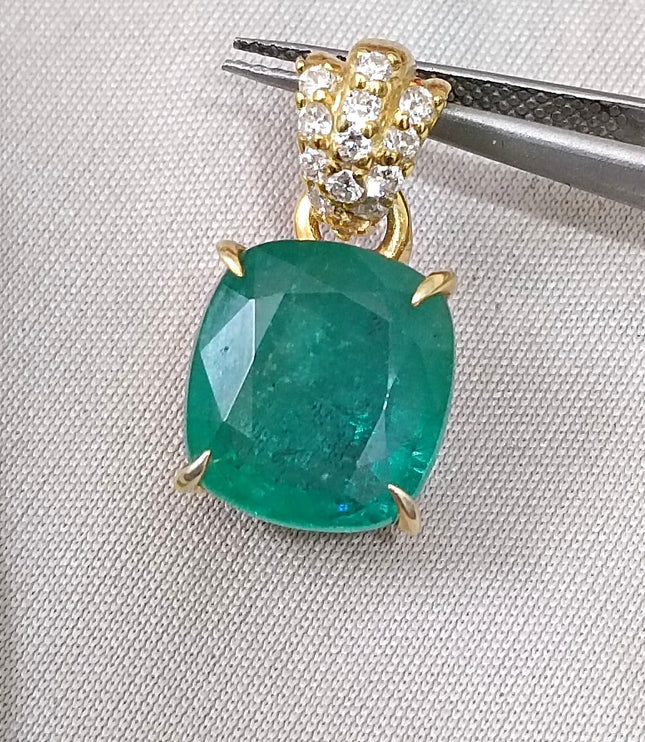6.86ct Natural Emerald Pendant Set With 0.26ct Diamonds(CVD) 925 Silver Gold Plated.