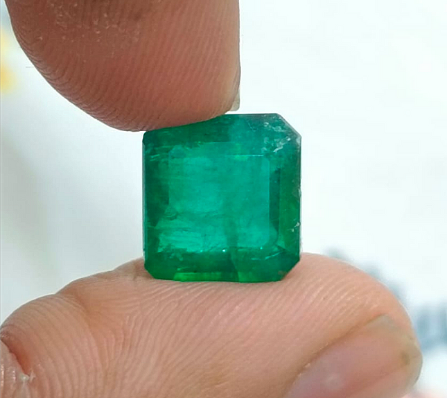 7.62ct Deep Vivid Green Zambian Emerald, Natural Gemstone