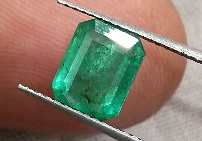 GSI Certified 1.62ct Medium Green Zambian Emerald Minor Oiled Loose Gemstone