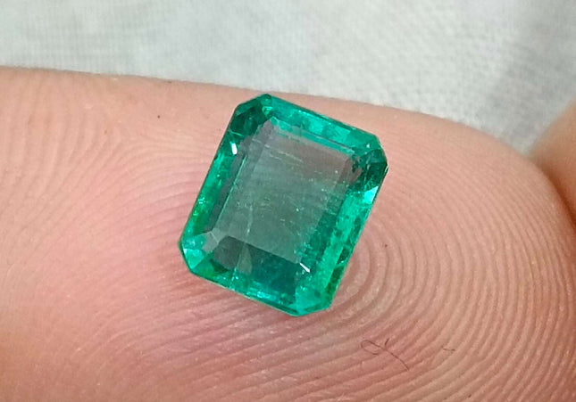 GSI Certified 1.57ct Medium Deep Green Zambian Emerald Minor Oiled Loose Gemstone
