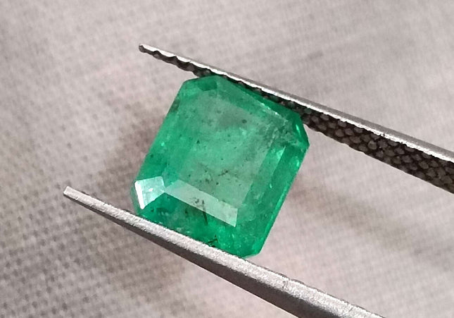 GSI Certified 1.62ct Medium Green Zambian Emerald Minor Oiled Loose Gemstone