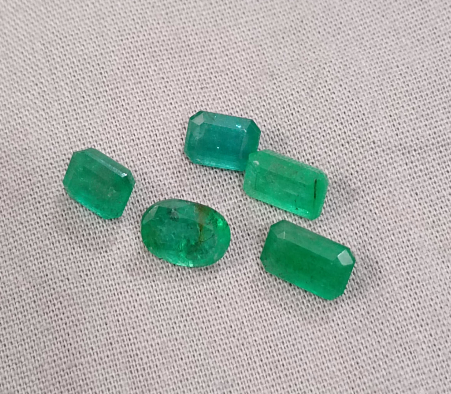 6.87ct Emerarld Parcel, 100% Natural Emeralds