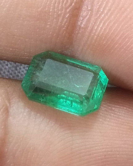 2.35ct GSI Certified Medium Green Zambian Emerald Minor Oiled Loose Gemstone