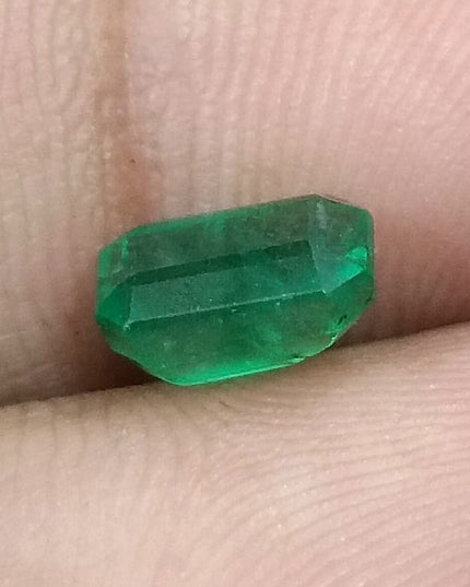 GSI Certified 1.29ct Vivid Medium Deep Green Swat Emerald Minor Oiled Loose Gemstone