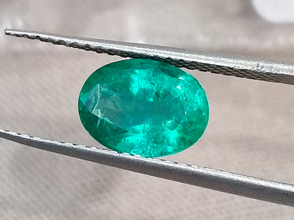 1.48ct Natural Emerald Medium Deep Green Shiny Oval SGL Certified Gemstone