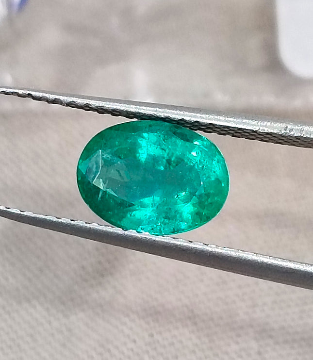 1.48ct Natural Emerald Medium Deep Green Shiny Oval SGL Certified Gemstone