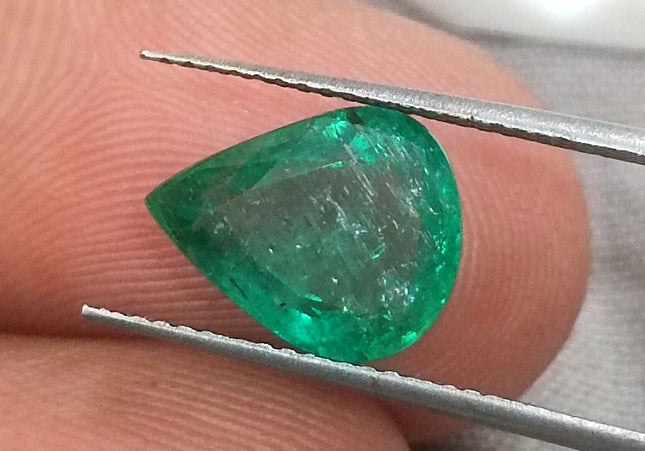 GSI Certified 2.65ct Medium Deep Pure Golden Green Natural Emerald Loose Gemstone