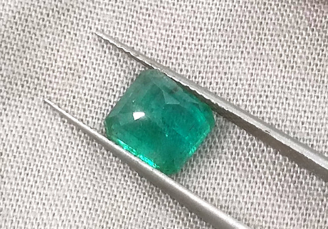 GSI USA Certified Medium Deep Green Zambian Emerald Minor Oiled Loose Gemstone