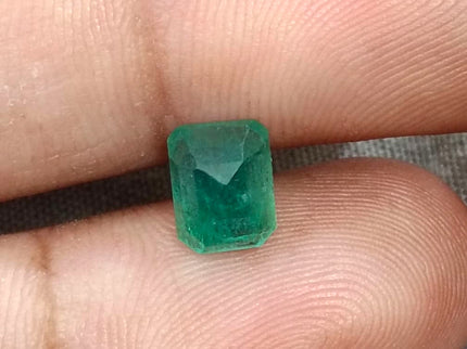 2.11ct Zambian Emerald , 100% Natural Earth Mined Gem.