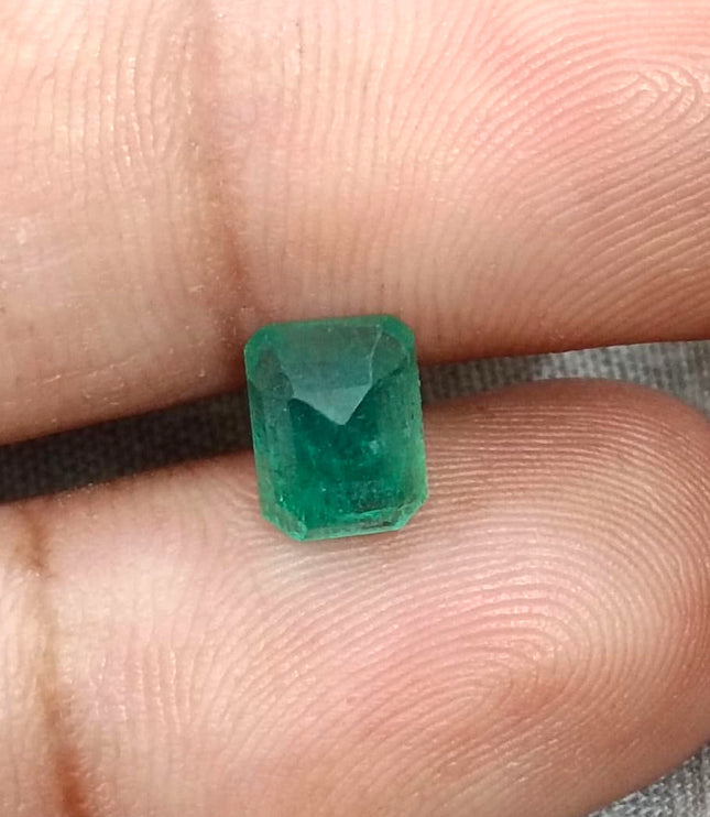 2.11ct Zambian Emerald , 100% Natural Earth Mined Gem.