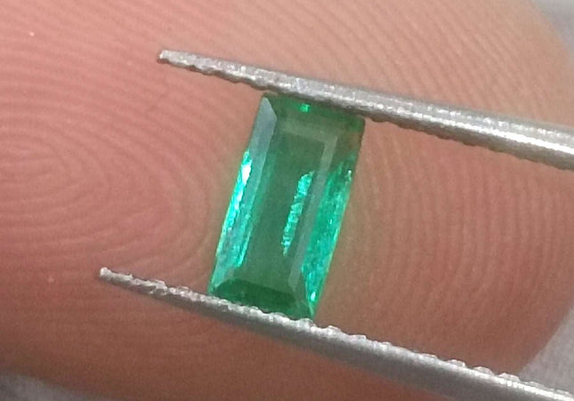 4.10ct Medium to Medium Deep Electric Green Zambian Emerald Parcel Minor Oiled Loose Gemstones