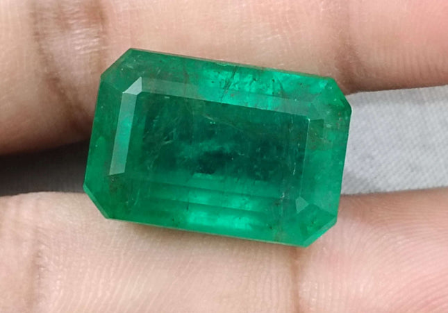 Huge 29.19ct Swat Emerald, Medium Deep Velvet Green Minor oiled Loose Gemstone.