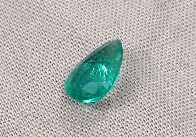 GSI Certified 1.65ct Medium Green Zambian Emerald Minor Oiled Loose Gemstone
