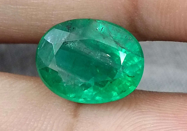 Big 5.72ct Swat Emerald, Vivid Green Oval Cut Minor Oiled Loose Gemstone