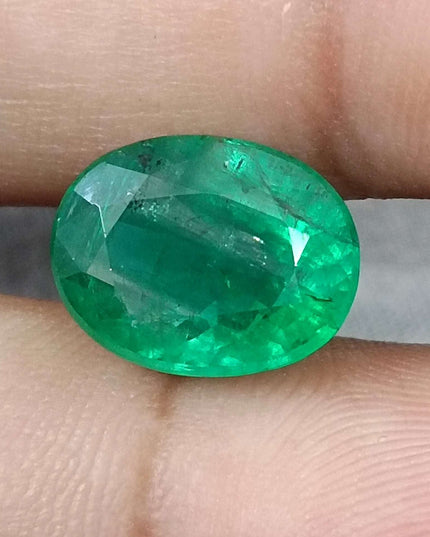 Big 5.72ct Swat Emerald, Vivid Green Oval Cut Minor Oiled Loose Gemstone