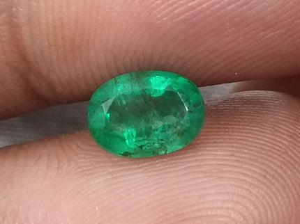 Certified 1.33ct Natural Swat Emerald Stone.