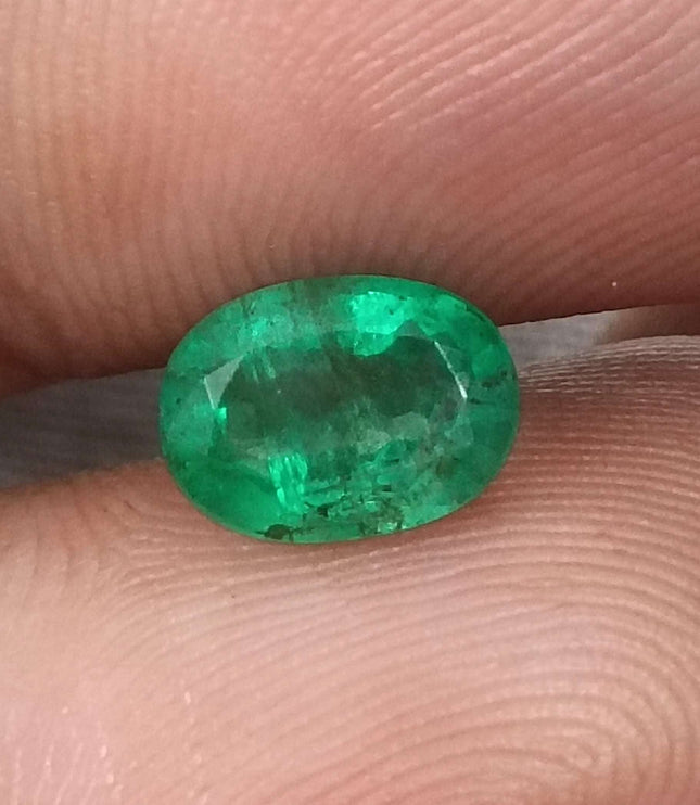 Certified 1.33ct Natural Swat Emerald Stone.
