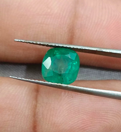 2.73ct Zambian Emerald , 100% Natural Earth Mined Gemstone.