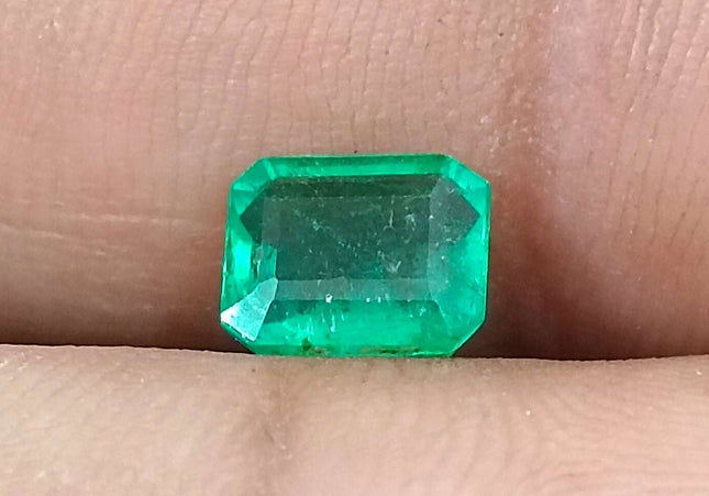 GSI Certified 1.31ct Parrot Green Natural Zambian Emerald Minor Oiled Loose Gemstone