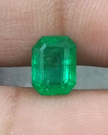 GSI Certified Vivid Golden Green Natural Swat Emerald Minor Oiled Loose Gemstone