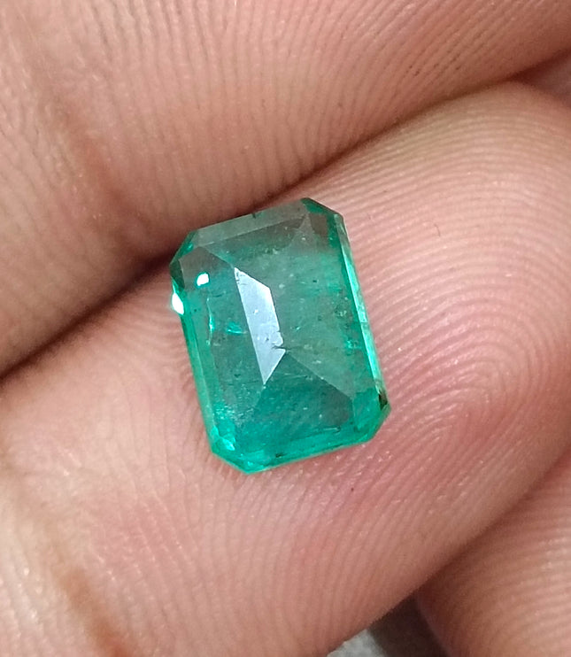 2.45ct Natural emerald Bright medium light green oval cut SGL certified Stone