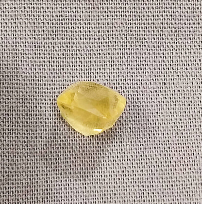 GSI Certified 3.85ct Vivid Yellow Sapphire, 100% Natural Untreated Gemstone.